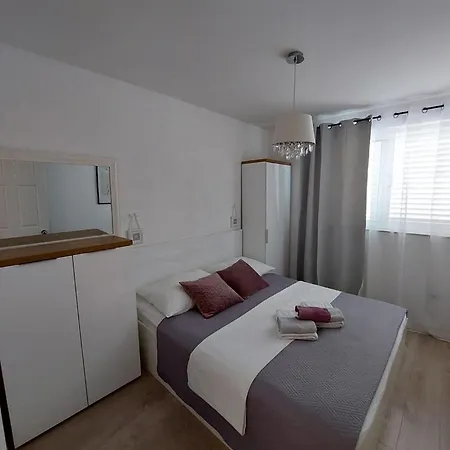 Apartment With Sea View In A1