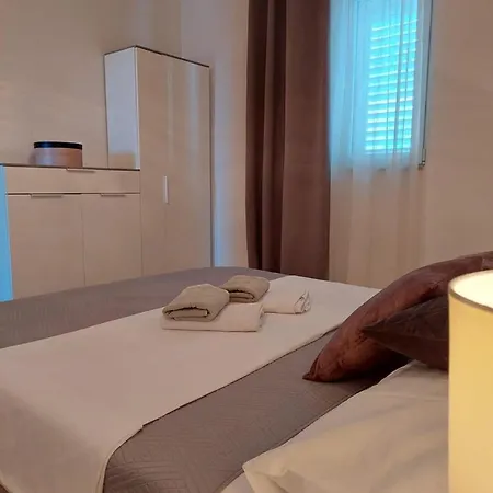 Apartment With Sea View In A1 Makarska