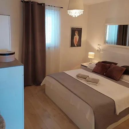 Apartment With Sea View In A1 *